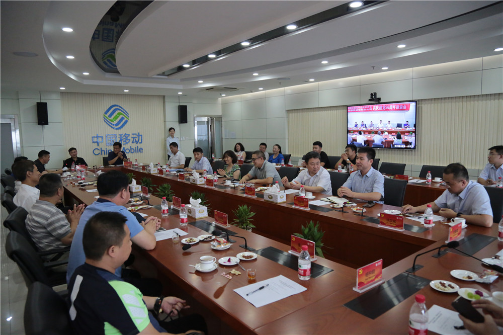 参观安阳移动公司大数据云计算中心机房
